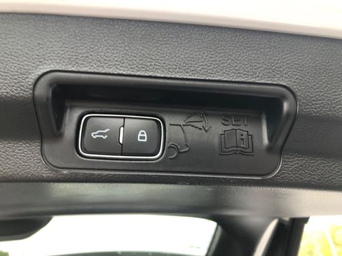 Used 2023 Ford Explorer Limited image 35