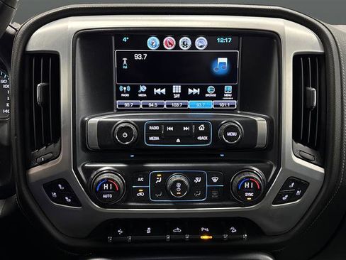 Used 2018 GMC Sierra 1500 SLT w/ Black Pack image 9