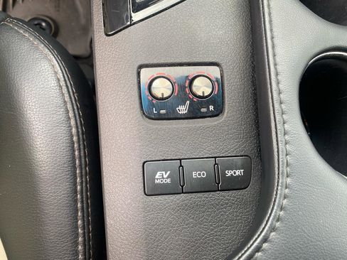 Used 2016 Toyota Avalon XLE Premium FWD image 18