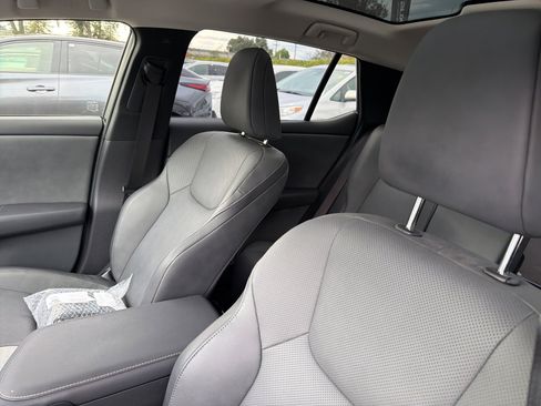 Used 2025 Lexus RZ 300e image 8