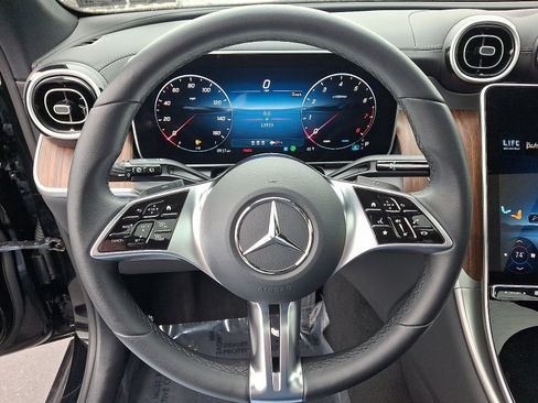 Certified 2025 Mercedes-Benz GLC 300 4MATIC image 18