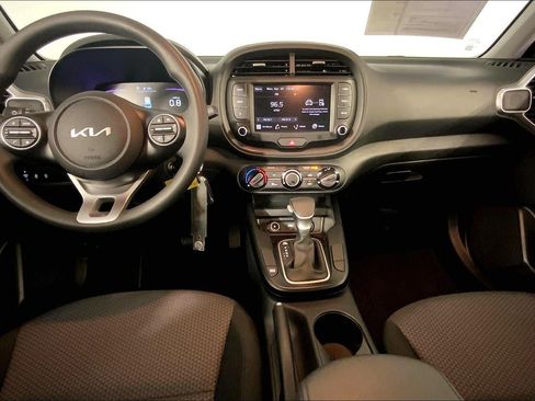 Certified 2025 Kia Soul LX FWD image 15