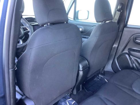 Used 2023 Jeep Renegade Latitude image 12