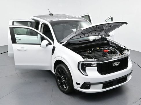 Used 2025 Ford Maverick Lobo AWD/4WD image 39