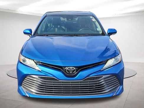 Used 2020 Toyota Camry XLE image 2