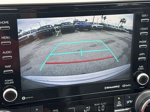 Used 2022 Toyota Highlander XLE AWD/4WD image 24