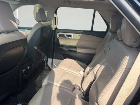 Used 2020 Ford Explorer XLT w/ Equipment Group 202A AWD/4WD image 12