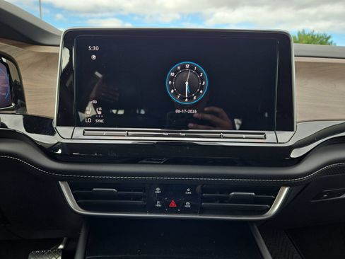 Used 2024 Volkswagen Atlas SE FWD image 17