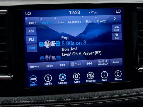 Used 2019 Chrysler Pacifica Limited w/ Advanced Safetytec Group FWD image 9
