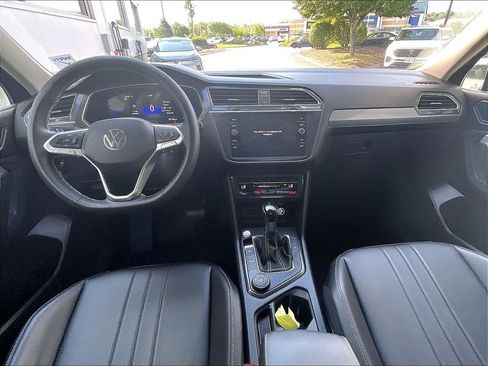 Used 2024 Volkswagen Tiguan SE AWD/4WD image 21