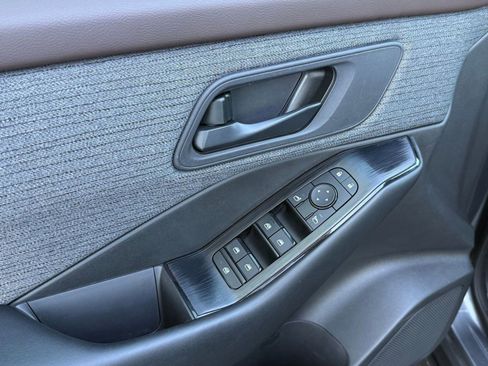 Used 2023 Nissan Rogue S image 21