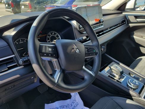 Used 2024 Mitsubishi Outlander SE Black Edition image 19