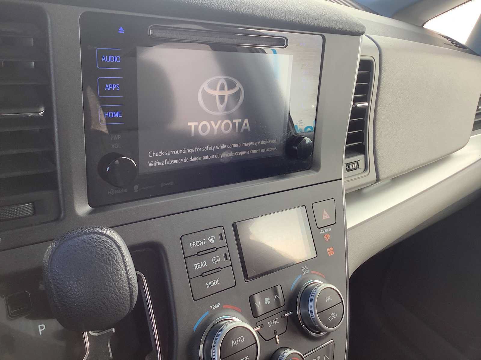 Used 2017 Toyota Sienna LE FWD image 16