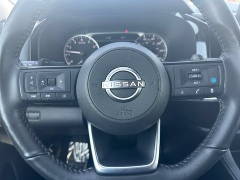 Used 2025 Nissan Pathfinder SL AWD/4WD image 27