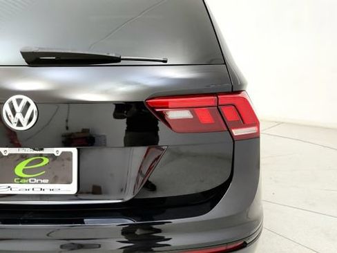Used 2020 Volkswagen Tiguan SE R-Line FWD image 28