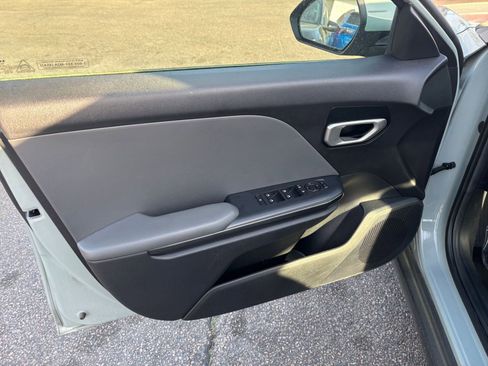 Used 2025 Kia K4 LXS image 18