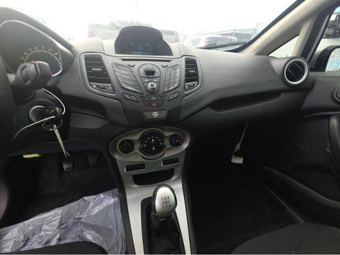 Used 2015 Ford Fiesta SE image 11