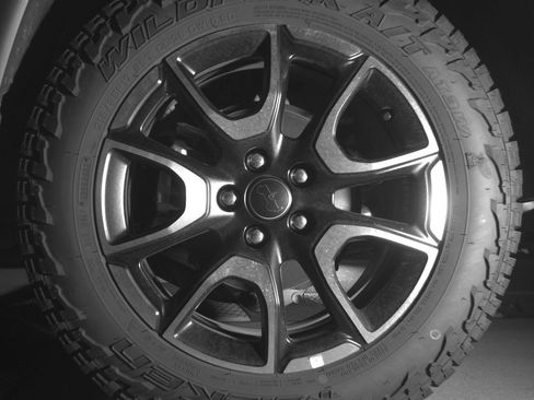 Used 2025 Jeep Compass Trailhawk AWD/4WD image 14