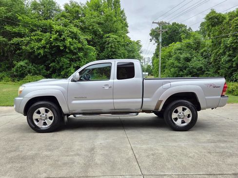 Used 2005 Toyota Tacoma PreRunner RWD image 10