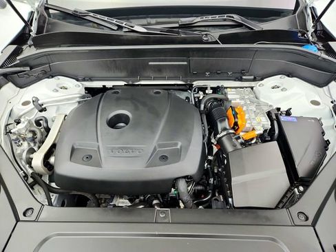 Certified 2024 Volvo XC90 T8 Ultimate w/ Protection Package Premier image 31