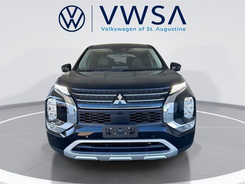 Used 2024 Mitsubishi Outlander SE image 2