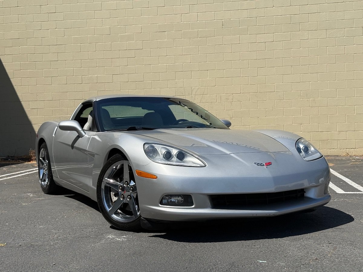 Used 2007 Chevrolet Corvette Coupe w/ Preferred Equipment Group RWD image 5