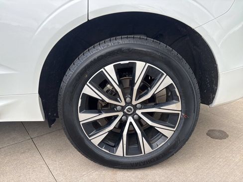 Certified 2023 Volvo XC60 B5 Core w/ Climate Package AWD/4WD image 14