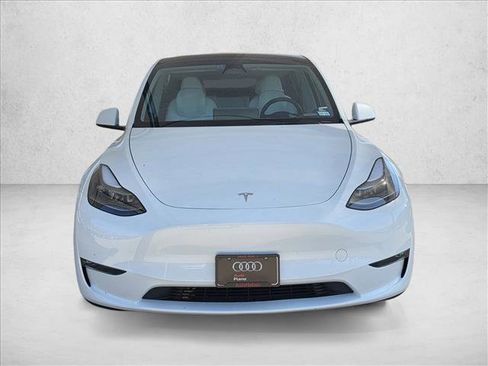Used 2023 Tesla Model Y Performance image 2