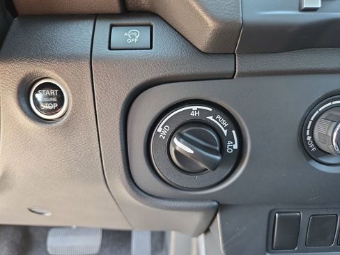 New 2025 Nissan Frontier SV AWD/4WD image 32