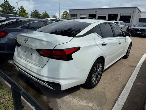 Used 2025 Nissan Altima 2.5 SV FWD image 5