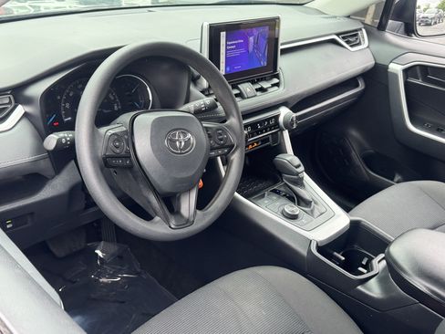 Used 2024 Toyota RAV4 LE AWD/4WD image 4