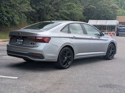 Used 2025 Volkswagen Jetta SE w/ Sunroof Package FWD image 46