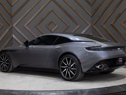 Used 2019 Aston Martin DB11 Coupe image 2