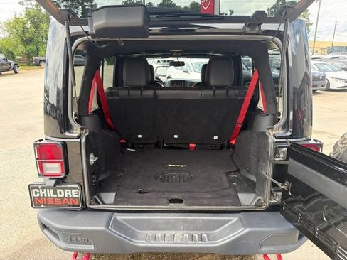 Used 2017 Jeep Wrangler Unlimited Rubicon AWD/4WD image 12