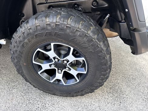 Used 2023 Jeep Wrangler Unlimited Rubicon w/ Cold Weather Group AWD/4WD image 22