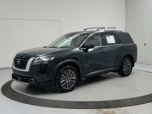 Used 2025 Nissan Pathfinder SL w/ SL Premium Package FWD image 3