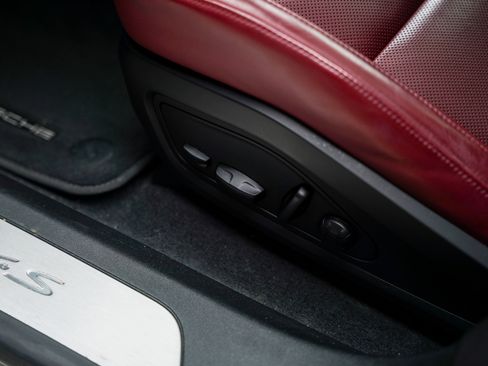 Used 2021 Porsche Taycan 4S image 18