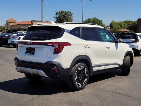 Certified 2024 Kia Seltos SX w/ SX Sunroof Package AWD/4WD image 6