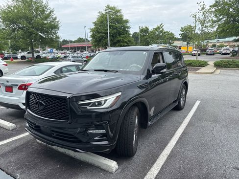 Used 2022 INFINITI QX80 Luxe w/ All-Season Package RWD image 2