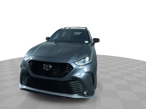 Used 2023 Toyota Highlander XSE image 3