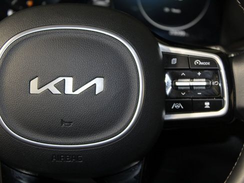 Used 2023 Kia Sorento SX image 18