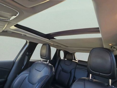 Used 2019 Jeep Cherokee Limited image 22