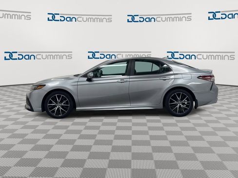 Used 2022 Toyota Camry SE image 5