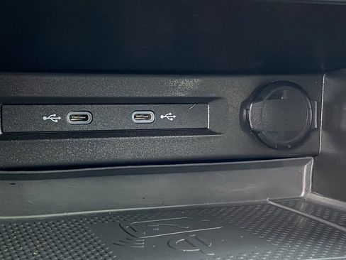 Certified 2022 Volkswagen Tiguan SE R-Line image 18