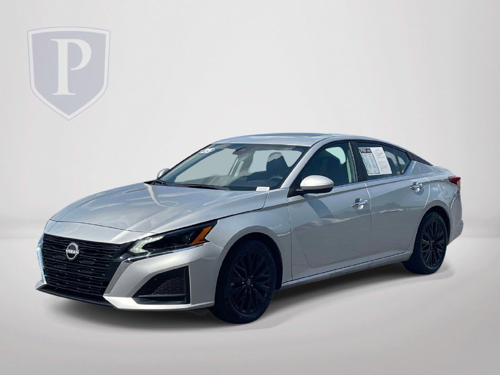 Used 2025 Nissan Altima 2.5 SV w/ SV Special Edition Package FWD image 4