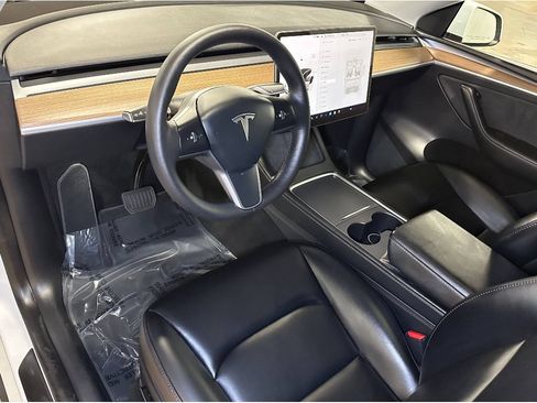 Used 2023 Tesla Model Y Long Range AWD/4WD image 17
