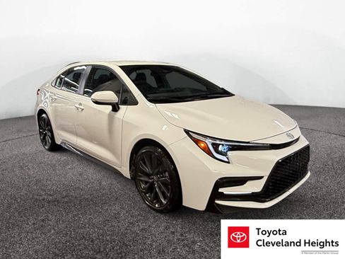 Certified 2025 Toyota Corolla SE image 1