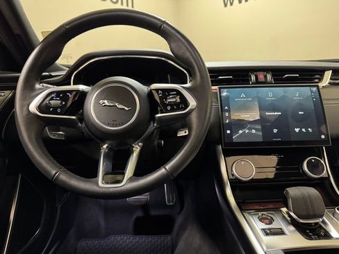 Used 2024 Jaguar XF R-Dynamic SE AWD/4WD image 9
