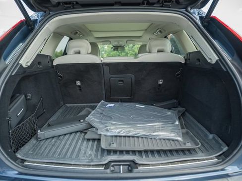 Used 2023 Volvo XC60 B5 Ultimate w/ Climate Package AWD/4WD image 10