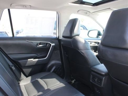 Used 2022 Toyota RAV4 XLE Premium FWD image 7